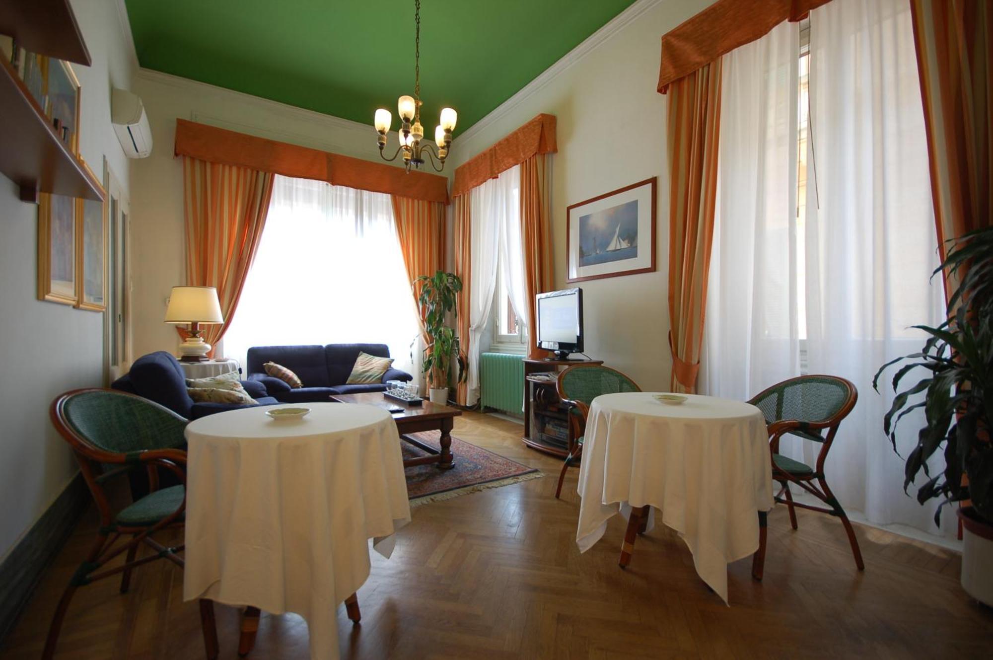 Hotel Ely Viareggio Bagian luar foto