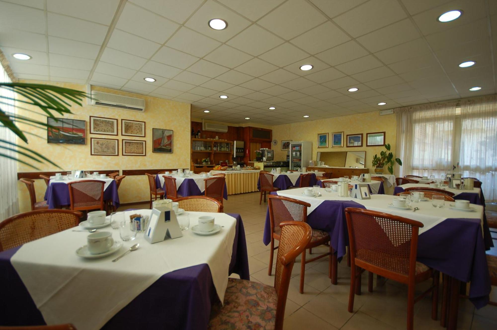 Hotel Ely Viareggio Bagian luar foto