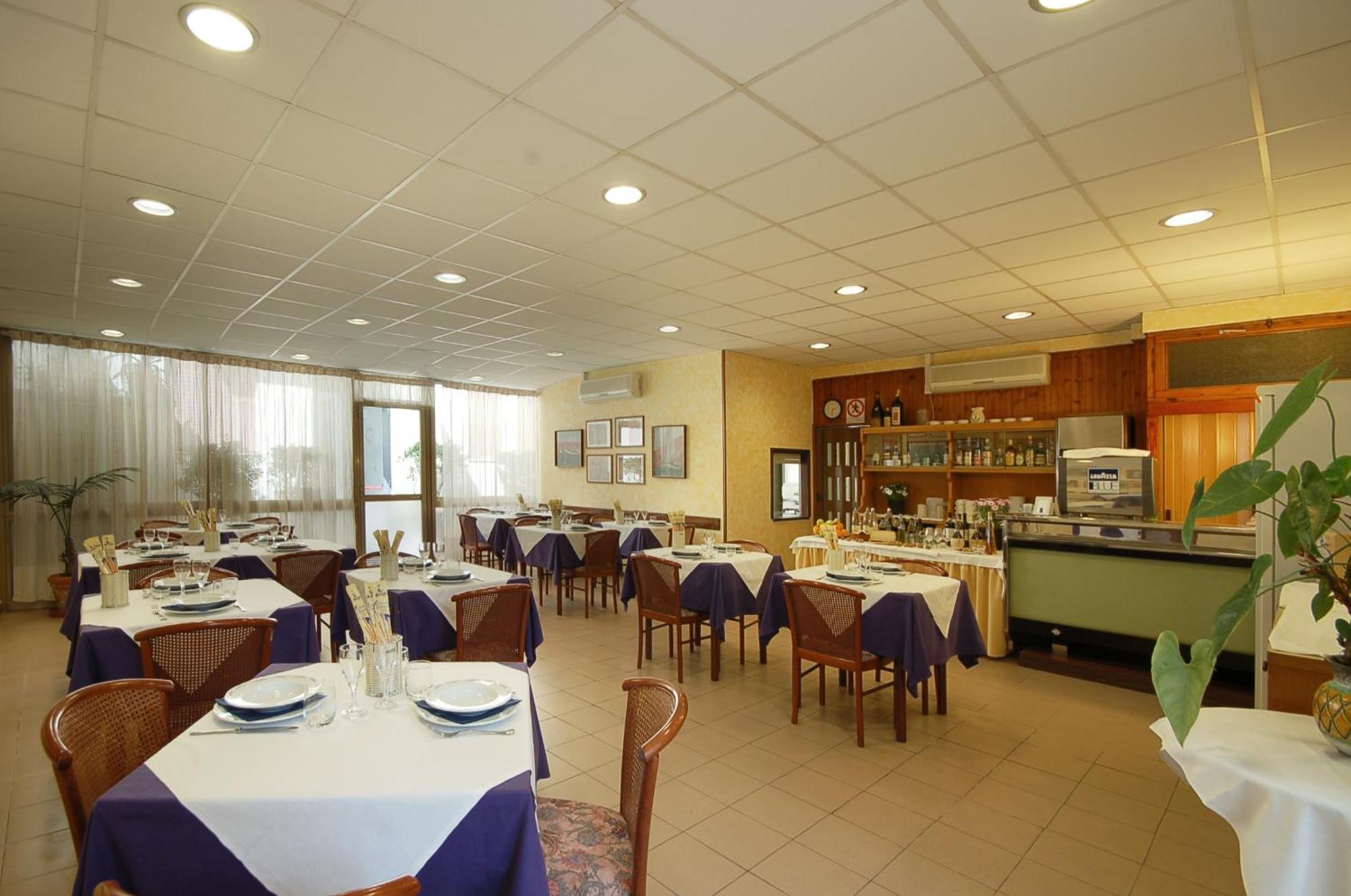 Hotel Ely Viareggio Bagian luar foto