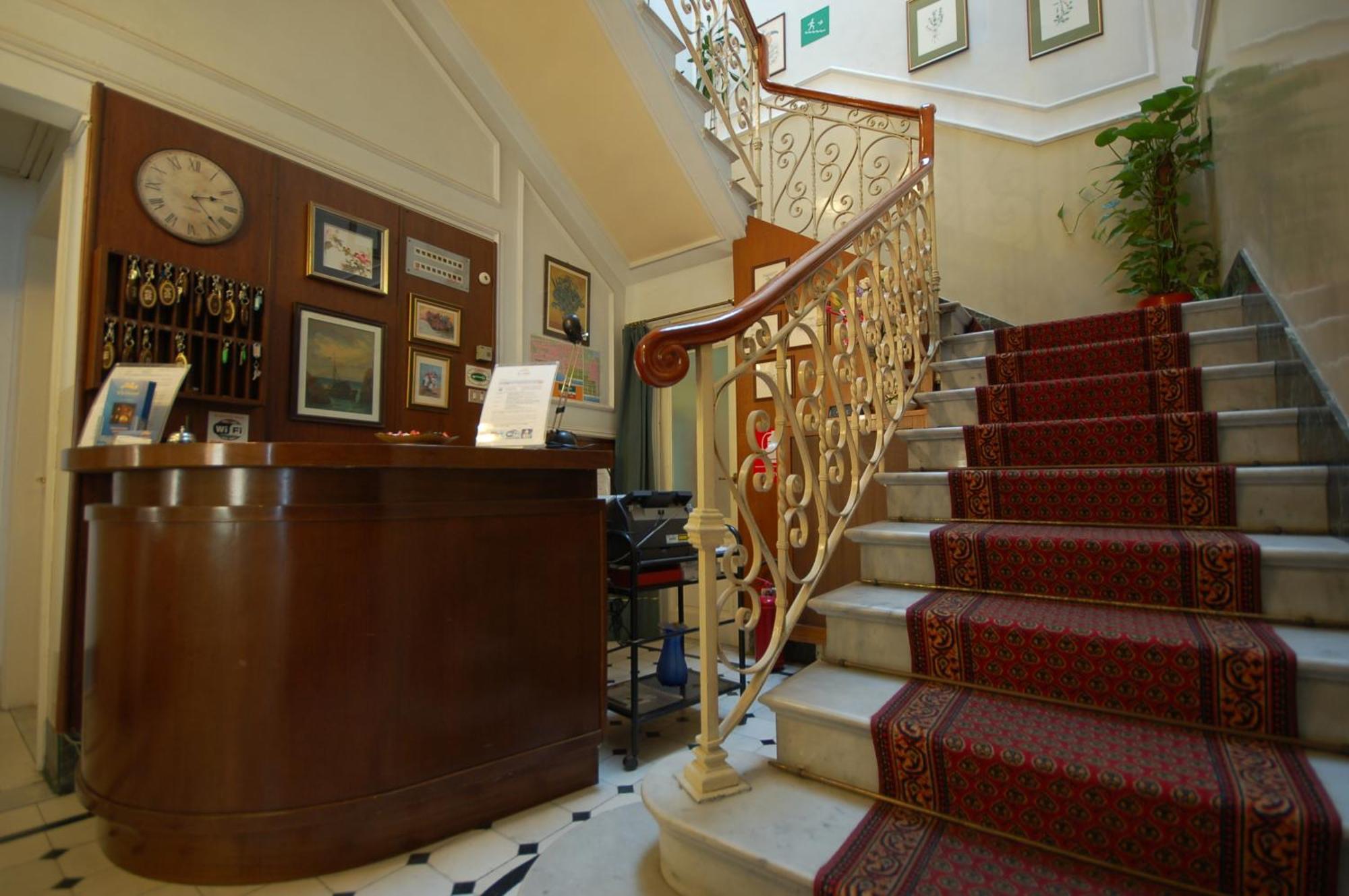 Hotel Ely Viareggio Bagian luar foto