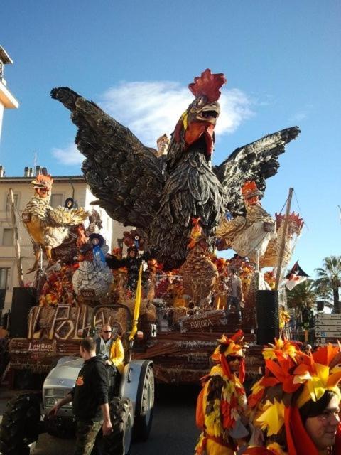Hotel Ely Viareggio Bagian luar foto