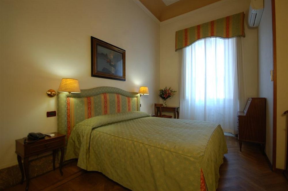 Hotel Ely Viareggio Bagian luar foto