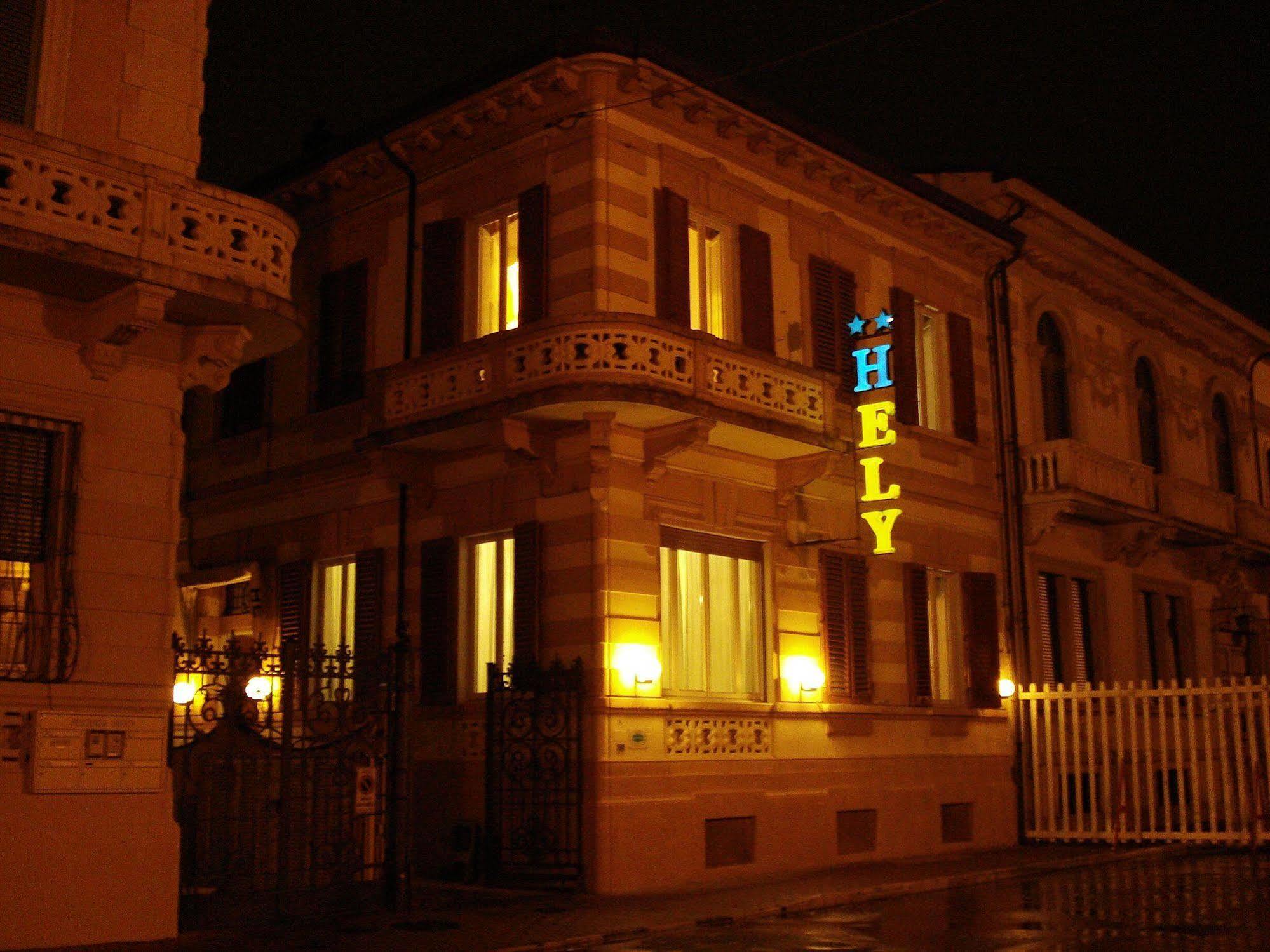 Hotel Ely Viareggio Bagian luar foto