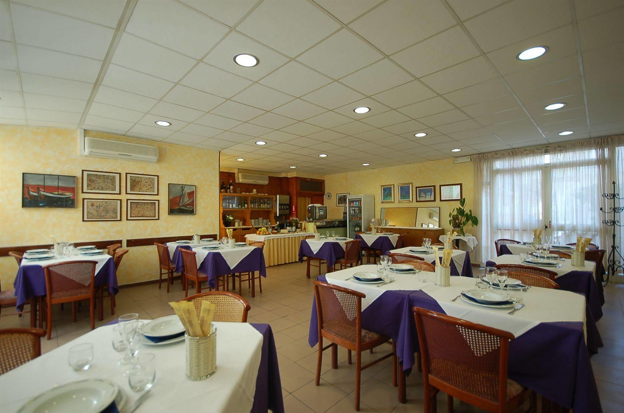 Hotel Ely Viareggio Bagian luar foto