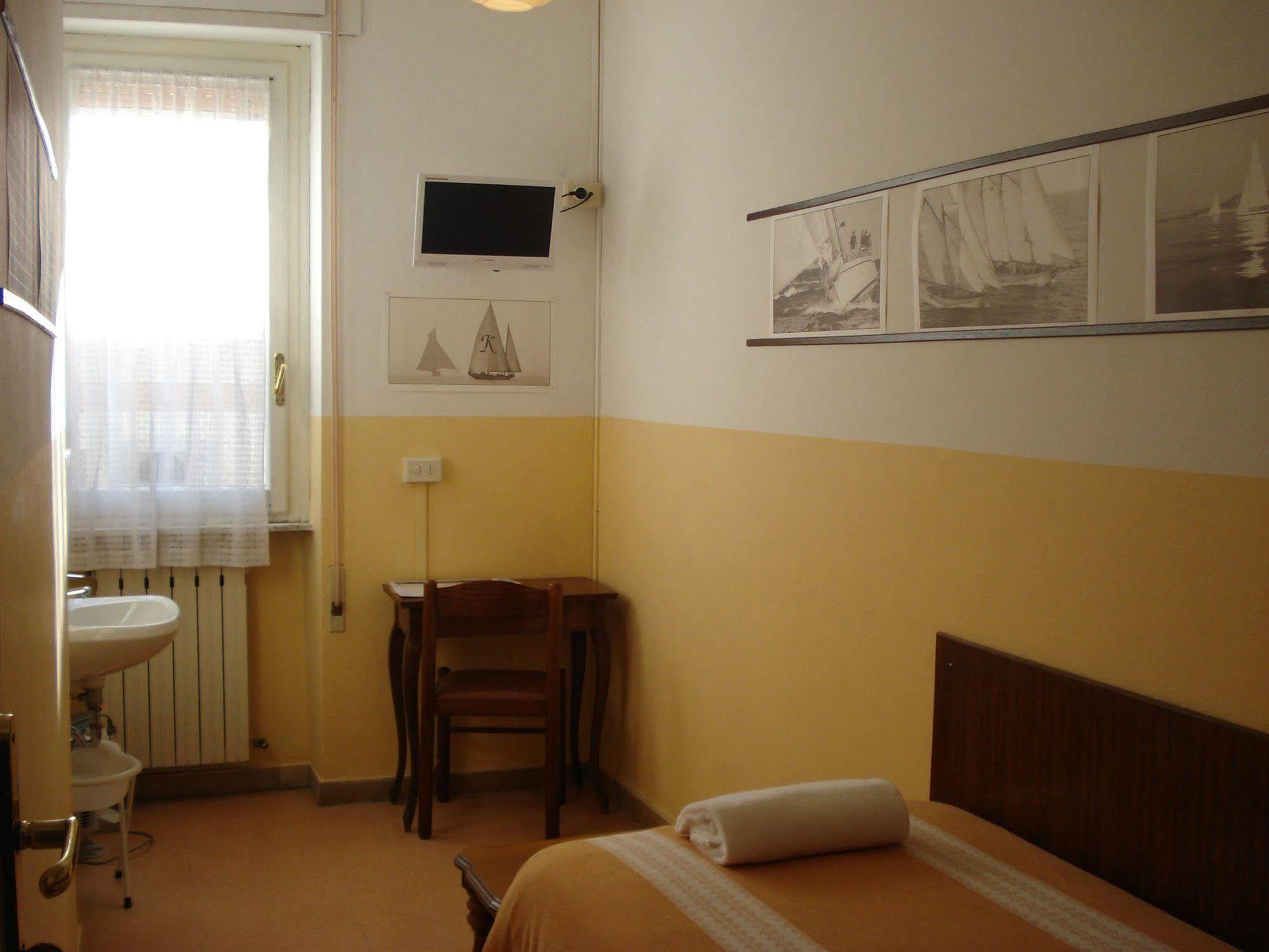 Hotel Ely Viareggio Bagian luar foto