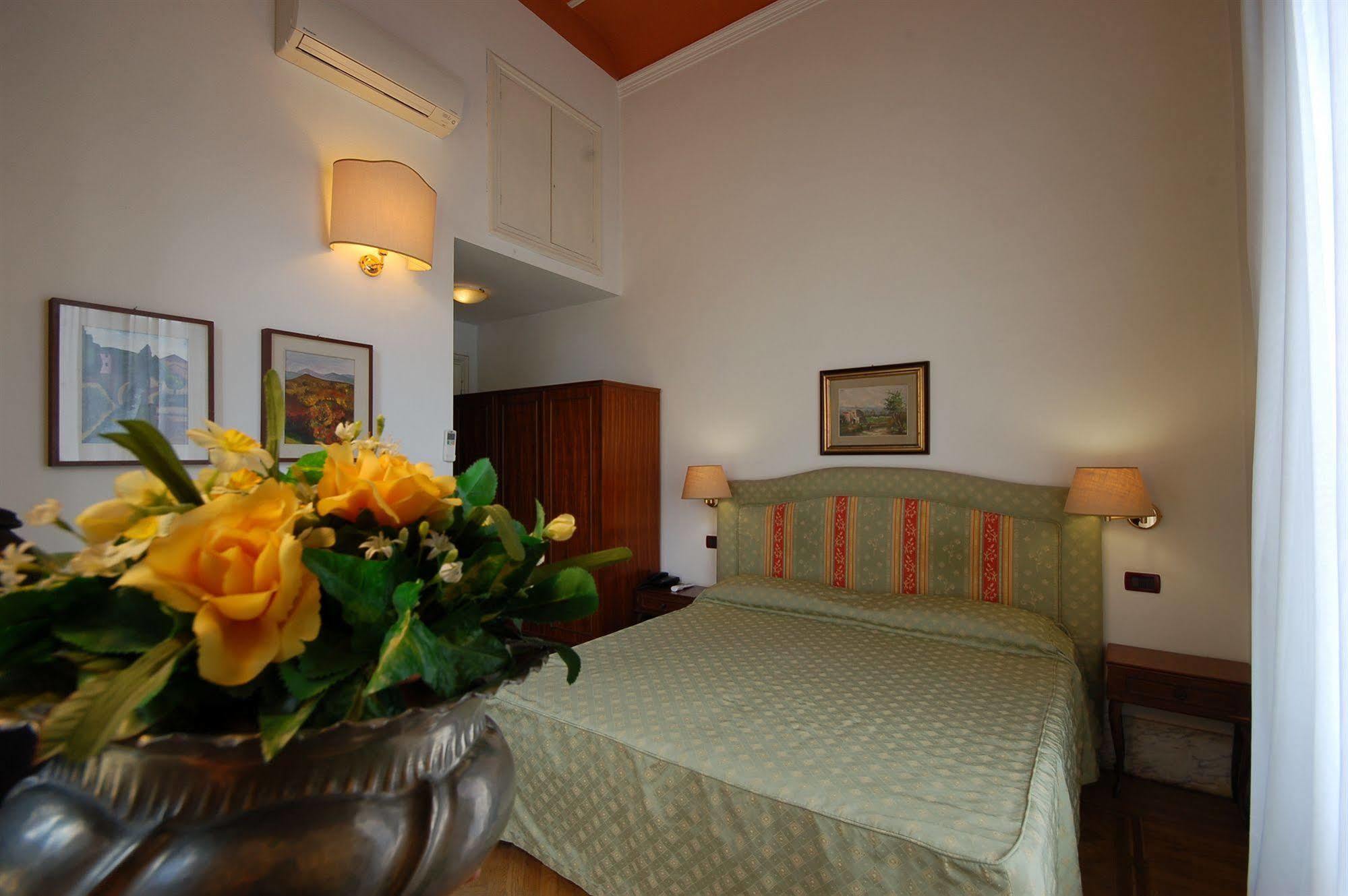 Hotel Ely Viareggio Bagian luar foto