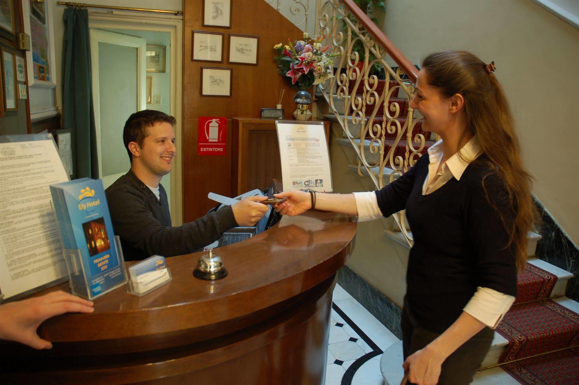 Hotel Ely Viareggio Bagian luar foto