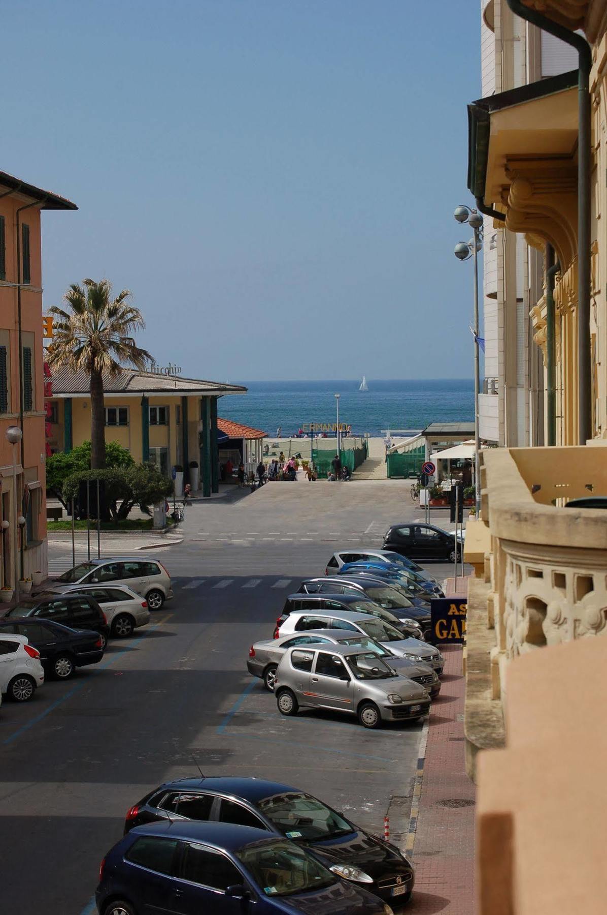 Hotel Ely Viareggio Bagian luar foto