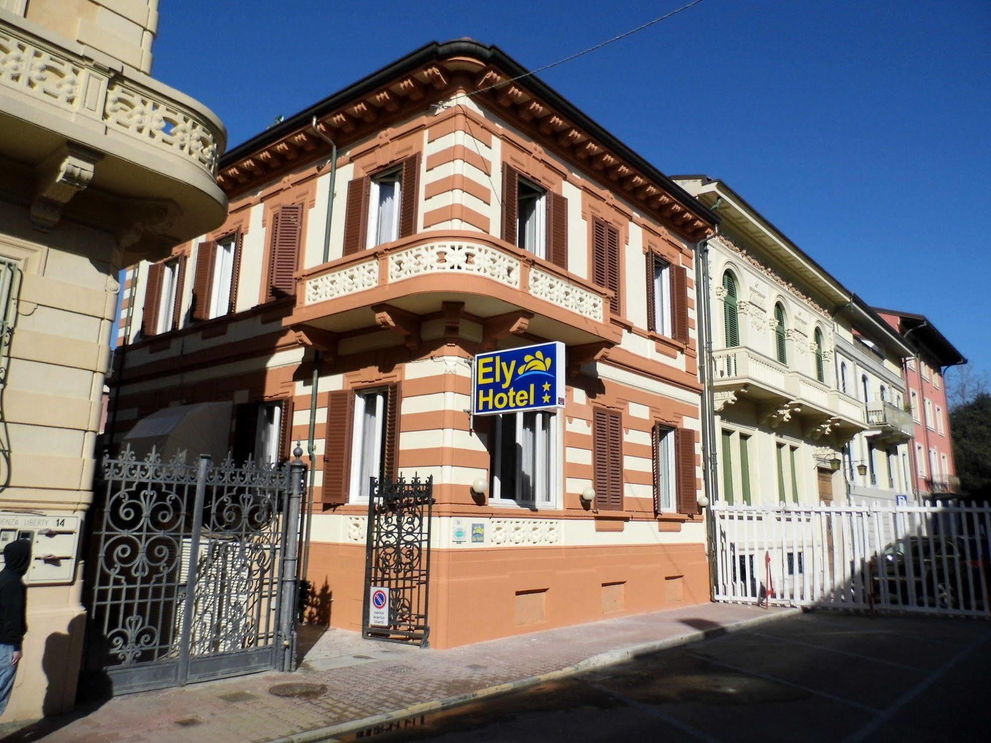 Hotel Ely Viareggio Bagian luar foto