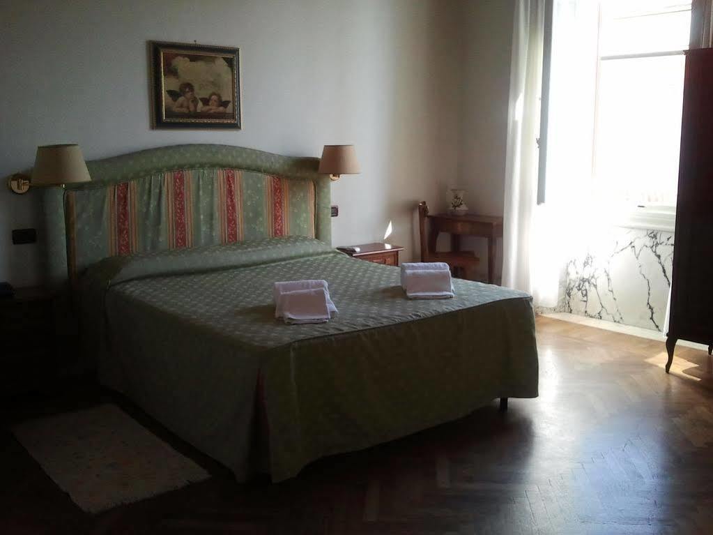 Hotel Ely Viareggio Bagian luar foto