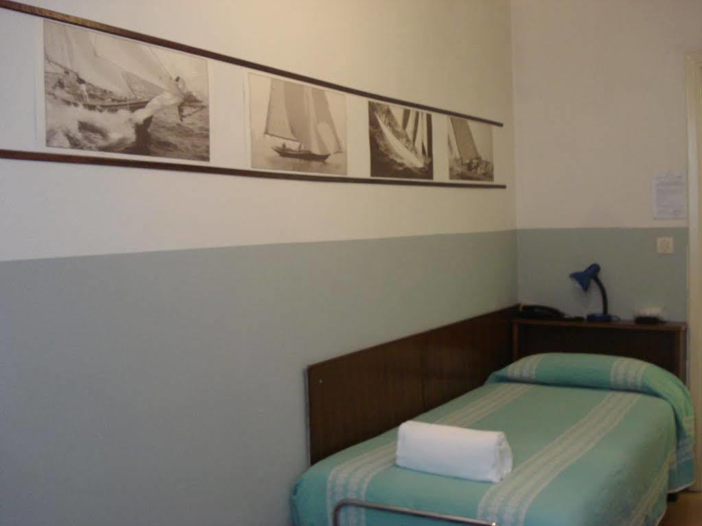 Hotel Ely Viareggio Bagian luar foto